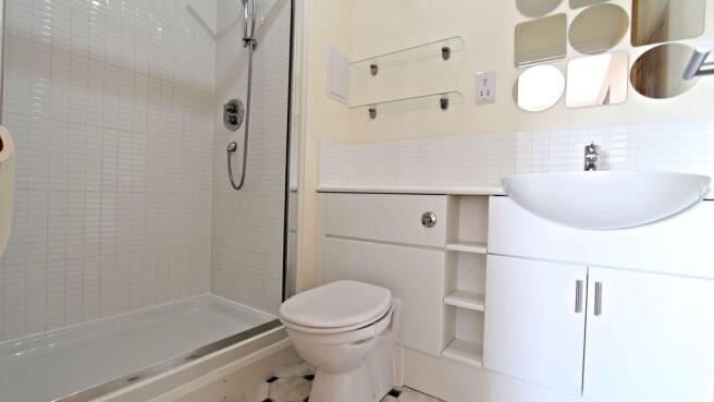 Ensuite to Bed 1