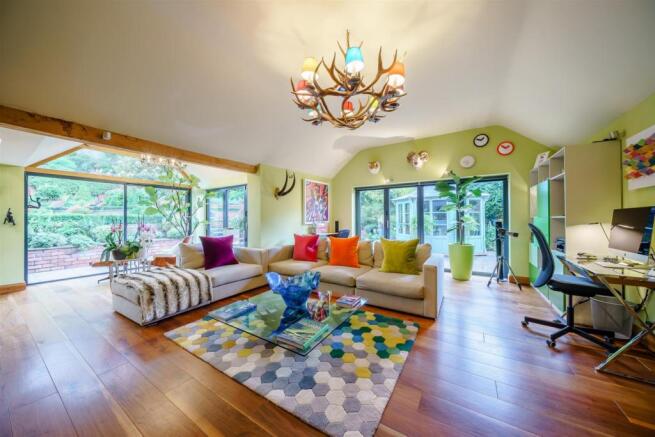 8433495-interior02-800.jpg