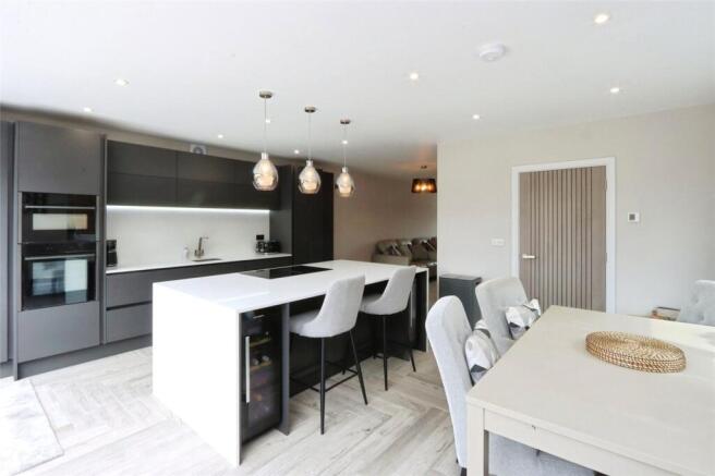 4 bed Detached for sale Image 10