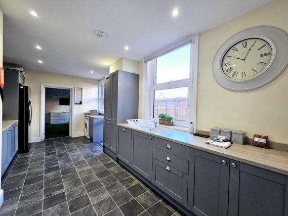 5 bed End of Terrace for sale Image 5