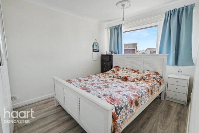3 bed Semi-Detached for sale Image 12