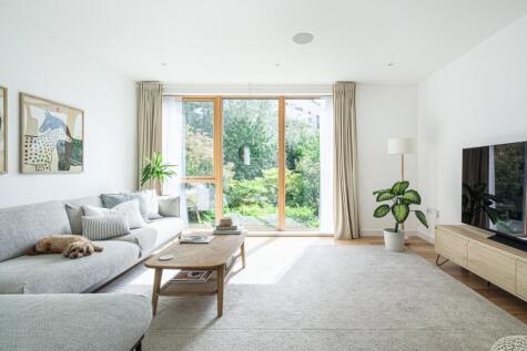Compton Avenue,
Canonbury, N1