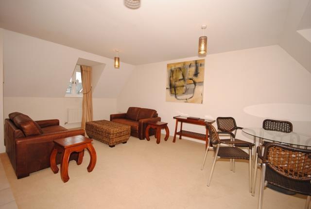 MAIN LIVING ROOM