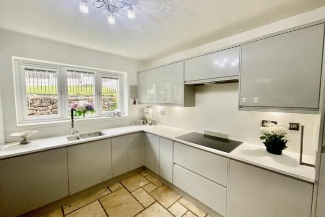 4 bed Detached for sale Image 8