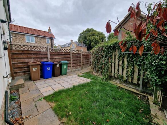 2 bed Terraced to rent Image 11