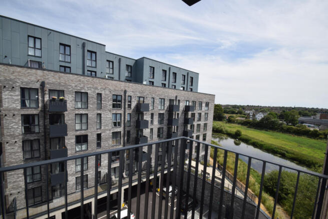 1 bedroom apartment with a balcony to rent