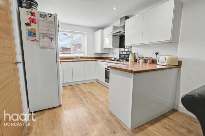 3 bed Semi-Detached for sale Image 8