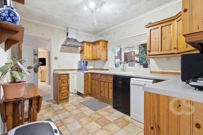 Highbury Avenue, Hoddesdon, Hertfordshire, EN11 9HH photo 4
