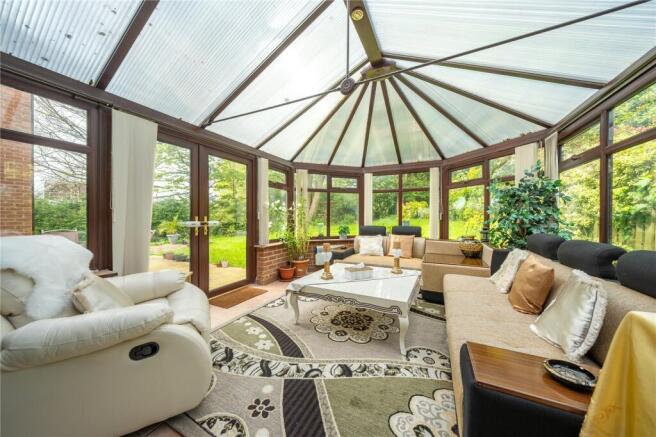4 bed Detached for sale Image 8