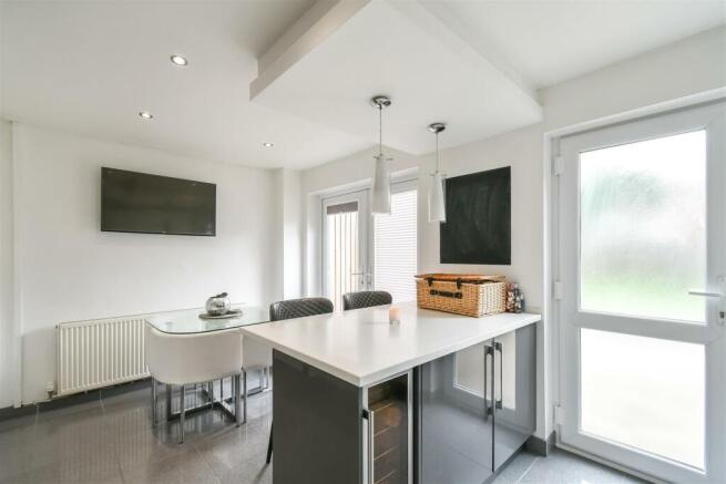 Kitchen/Dining Area