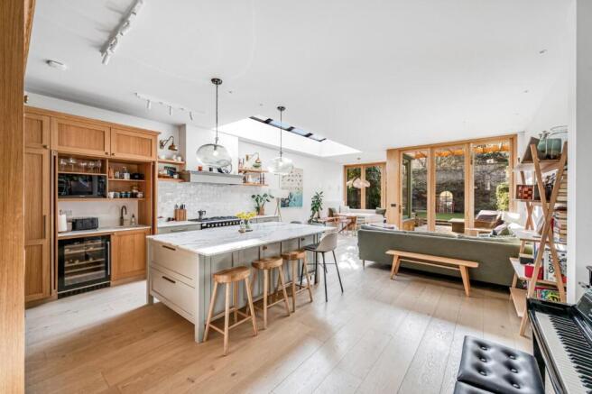 44 Wavendon Avenue-5.jpg