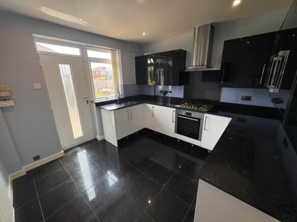 2 bed Semi-Detached Bungalow for sale Image 7