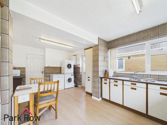 4 bed Semi-Detached for sale Image 7