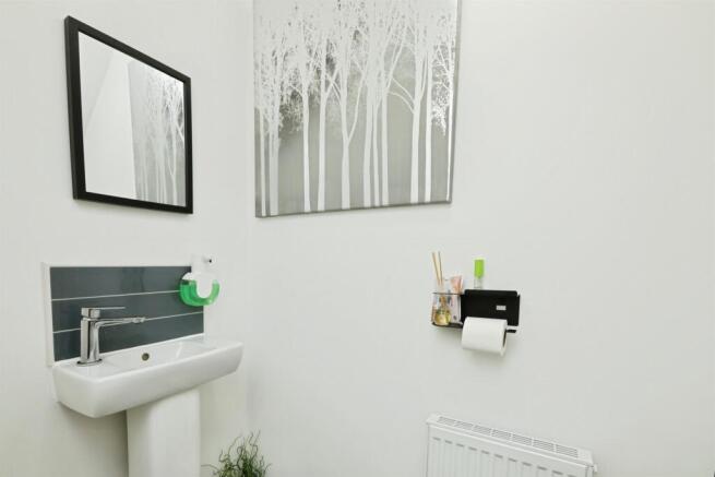 4 bed Detached for sale Image 6
