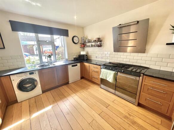 OPEN PLAN KITCHEN / DINER