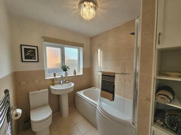 Ground Floor Bathroom 19