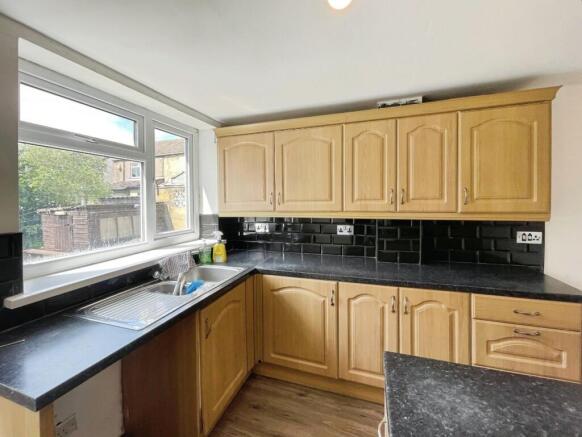 3 bed Semi-Detached for sale Image 8