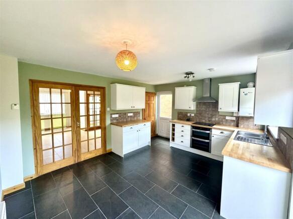 OPEN PLAN KITCHEN/DINING ROOM