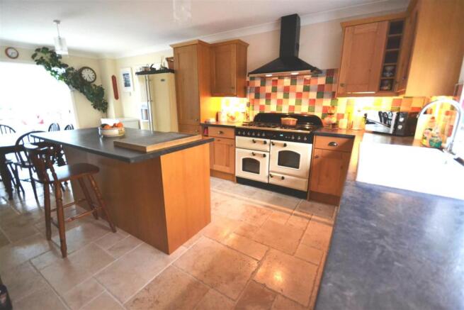 KITCHEN/DINER