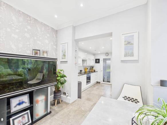 3 bed Semi-Detached for sale Image 6