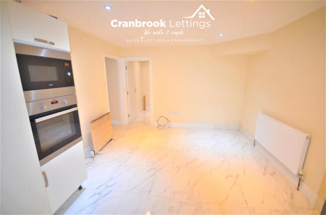 2 bed apartment to rent Gantshill Crescent, Ilfor
