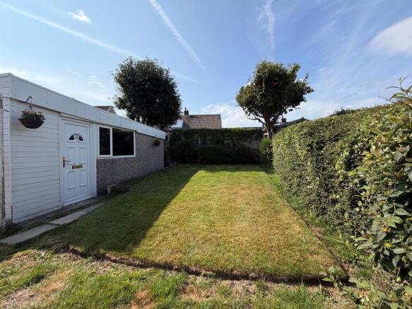 2 bed Semi-Detached Bungalow for sale Image 11