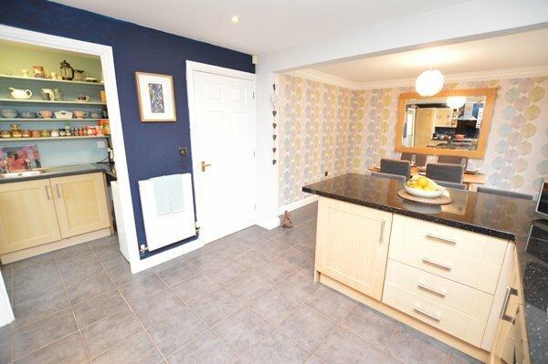 open plan dining/kitchen