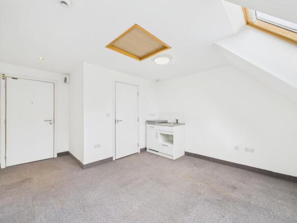 CAM02136G0-PR0474-STILL002