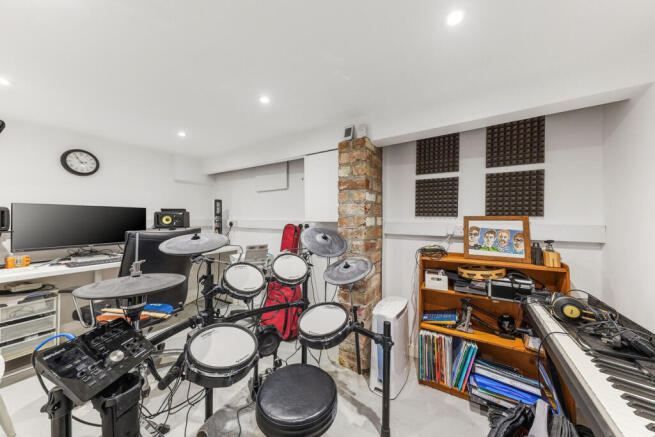 2 bed Terraced for sale Image 8