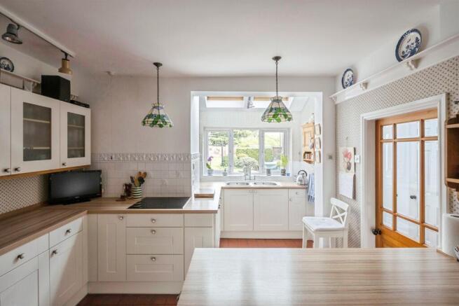 4 bed Detached for sale Image 8