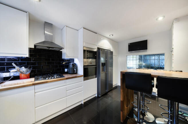 1411178-7-698f5a1...