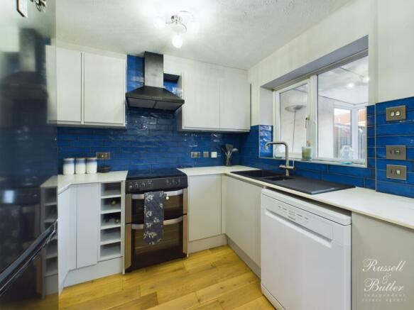 CAM02127G0-PR0094-STILL023