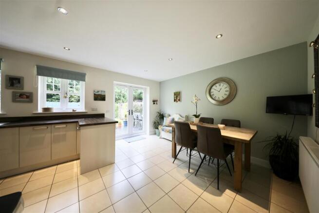 4 bed Detached for sale Image 11