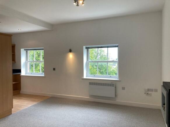Living Room 1.jpg