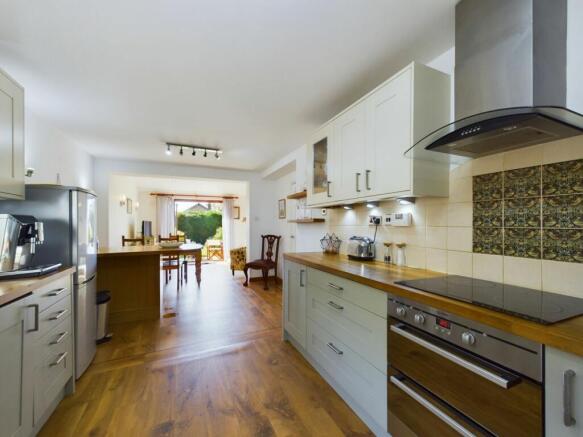 KITCHEN / BREAKFAST / DINING ROOM