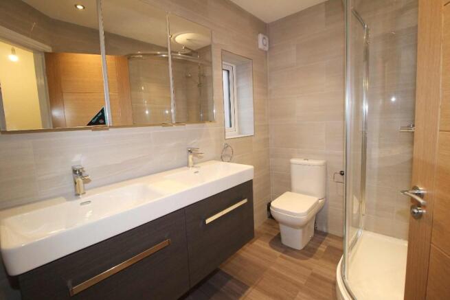 Ensuite Shower/WC
