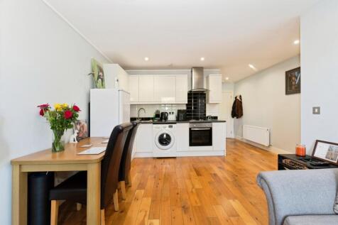 Barnsbury Lane, Surbiton, KT5