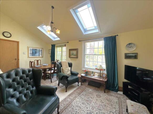 2 bed Flat for sale Image 11