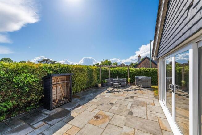 19 Highlands Close-24.jpg