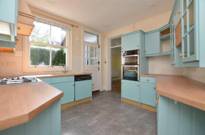 Charming Family Home on Picturesque Pilot Street photo 4