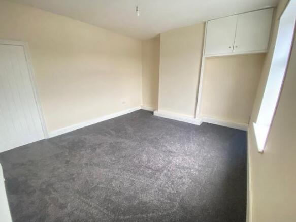 2 bed Terraced to rent Image 7