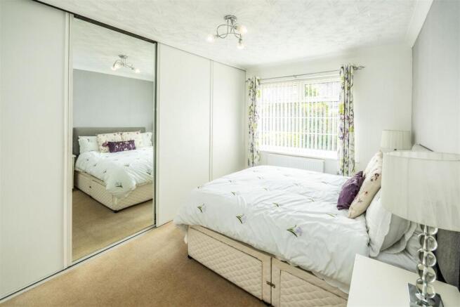 2 bed Semi-Detached Bungalow for sale Image 10