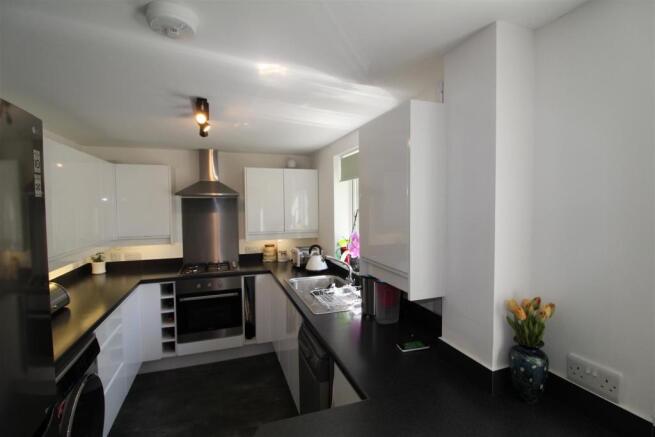 Kitchen 2.JPG