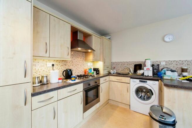 2 bed Flat for sale Image 7