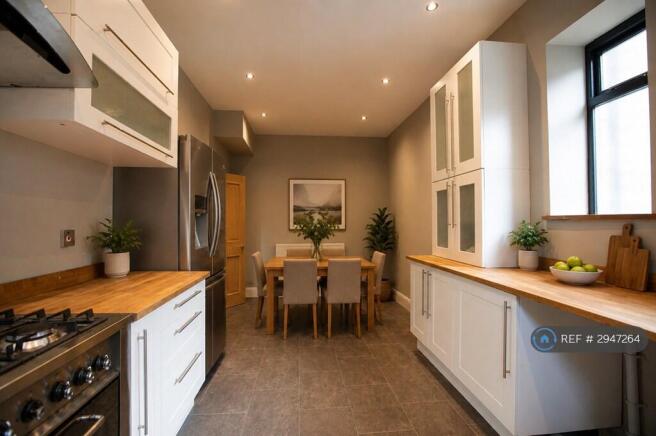 5 bed Semi-Detached to rent Image 5