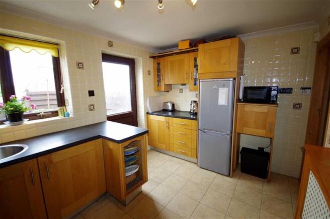 SPACIOUS KITCHEN