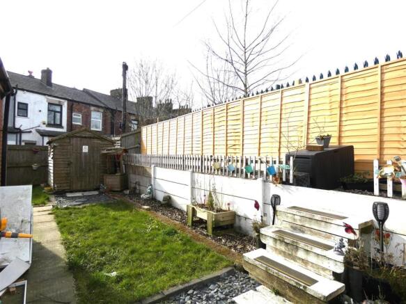 2 bed Semi-Detached Bungalow to rent Image 10