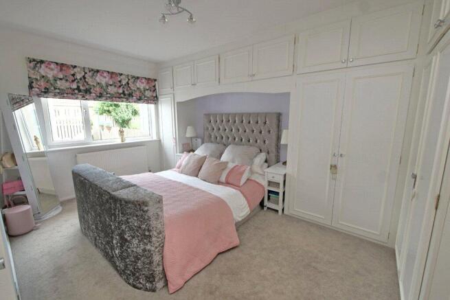 2 bed Semi-Detached Bungalow for sale Image 6