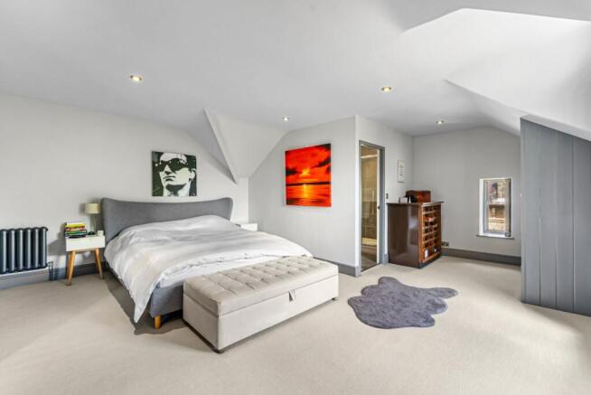 3 bed Penthouse for sale Image 5