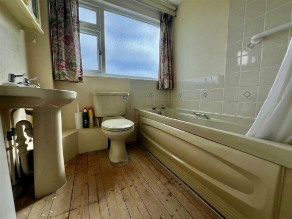 Main Bathroom.jpg